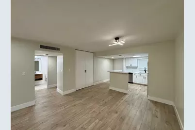 809 W Oakland Park Boulevard #J10, Wilton Manors, FL 33311 - Photo 4