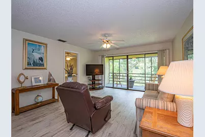 400 18th Street #F7, Vero Beach, FL 32960 - Photo 2