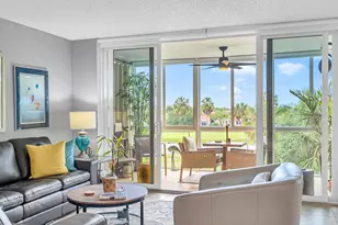 3970 Oaks Clubhouse Dr, Pompano Beach, FL 33069 - Photo 10