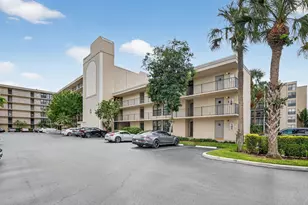 8 Royal Palm Way, Boca Raton, FL 33432 - Photo 2