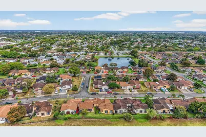 9721 W Daffodil Lane, Miramar, FL 33025 - Photo 20