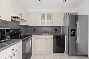 1 Jacaranda Country Club Dr, Plantation, FL 33324 - Photo 2