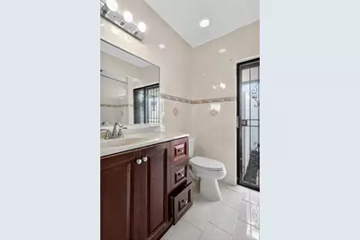 19811 W Oakmont Drive, Hialeah, FL 33015 - Photo 22
