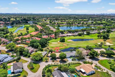 19811 W Oakmont Drive, Hialeah, FL 33015 - Photo 4