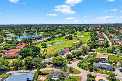 19811 W Oakmont Drive, Hialeah, FL 33015 - Photo 48