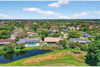 19811 W Oakmont Drive, Hialeah, FL 33015 - Photo 50