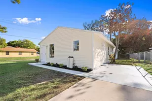 210 N 22nd St, Fort Pierce, FL 34950 - Photo 4