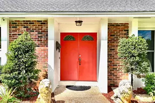 8 Bell Ln, Palm Springs, FL 33406 - Photo 4