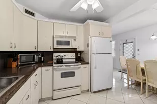 1009 Hythe A, Boca Raton, FL 33434 - Photo 8