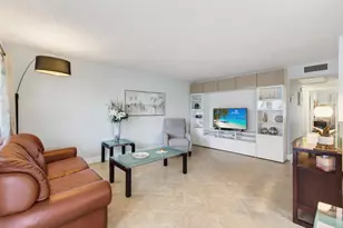 1121 Cambridge F, Deerfield Beach, FL 33442 - Photo 4