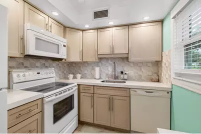 1121 Cambridge F, Deerfield Beach, FL 33442 - Photo 12