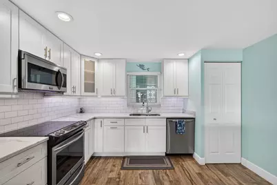 3040 Lake Shore Drive, Riviera Beach, FL 33404 - Photo 6