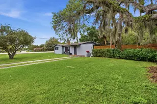 2529 Rainbow Dr, Fort Pierce, FL 34981 - Photo 2