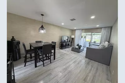 2572 E Emory Dr #D, West Palm Beach, FL 33415 - Photo 2