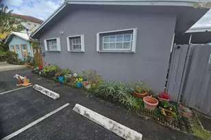 832 NE 22nd Dr, Wilton Manors, FL 33305 - Photo 1