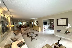 625 Oaks Dr, Pompano Beach, FL 33069 - Photo 2