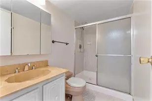 1000 Parkview Dr, Hallandale Beach, FL 33009 - Photo 10