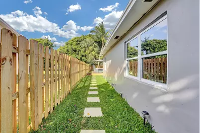 240 NW 9th Avenue, Delray Beach, FL 33444 - Photo 20