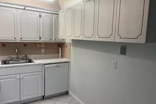 66 Windsor D, West Palm Beach, FL 33417 - Photo 12