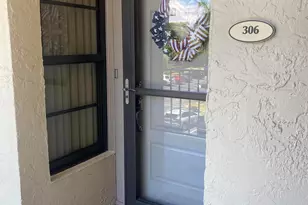 18 Royal Palm Way, Boca Raton, FL 33432 - Photo 2