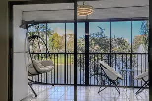 2334 S Cypress Bend Dr, Pompano Beach, FL 33069 - Photo 2