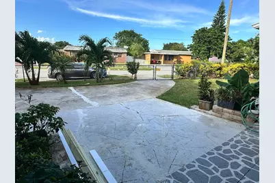 104 NE 16th Avenue, Boynton Beach, FL 33435 - Photo 8