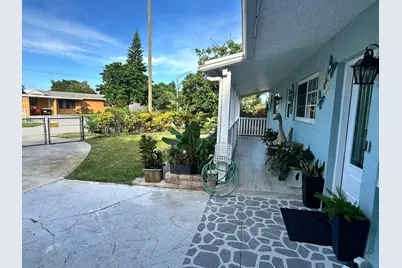 104 NE 16th Avenue, Boynton Beach, FL 33435 - Photo 2