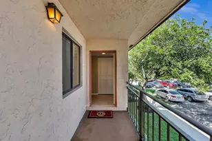 359 Lakeview Dr, Weston, FL 33326 - Photo 2