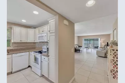 359 Lakeview Drive #201, Weston, FL 33326 - Photo 4