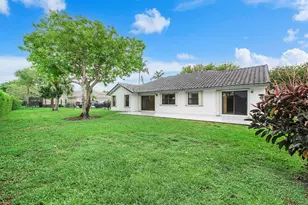 9561 N Orchard Cir, Davie, FL 33328 - Photo 6