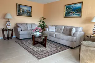115 Camden E, West Palm Beach, FL 33417 - Photo 2