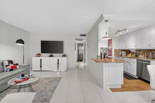 3085 E Exeter E, Boca Raton, FL 33434 - Photo 10