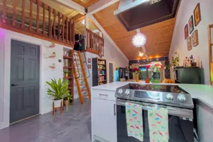 10180 E Cypress Ct, Pembroke Pines, FL 33026 - Photo 4