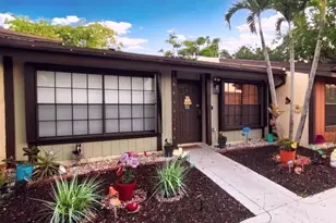 10180 E Cypress Ct, Pembroke Pines, FL 33026 - Photo 2