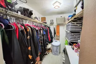 10180 E Cypress Ct, Pembroke Pines, FL 33026 - Photo 18