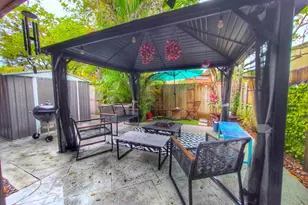 10180 E Cypress Ct, Pembroke Pines, FL 33026 - Photo 22