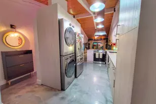 10180 E Cypress Ct, Pembroke Pines, FL 33026 - Photo 18