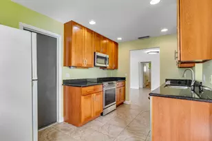 2016 SW Golf Ln SW, Boynton Beach, FL 33426 - Photo 8