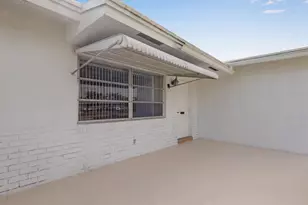 2016 SW Golf Ln SW, Boynton Beach, FL 33426 - Photo 4