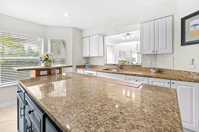 218 W Canterbury Dr W, Palm Beach Gardens, FL 33418 - Photo 12