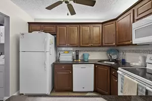 327 Pine Ridge Cir, Greenacres, FL 33463 - Photo 32