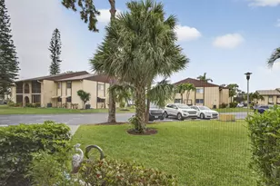 327 Pine Ridge Cir, Greenacres, FL 33463 - Photo 16