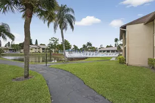 327 Pine Ridge Cir, Greenacres, FL 33463 - Photo 6