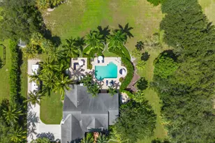 1753 Trotter Ct, Wellington, FL 33414 - Photo 2