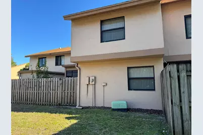 31 Chestnut Circle, Cooper City, FL 33026 - Photo 2