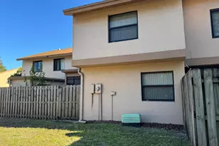31 Chestnut Cir, Cooper City, FL 33026 - Photo 2