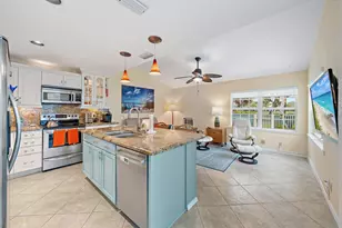 18 Windsor Ln, Palm Beach Gardens, FL 33418 - Photo 4