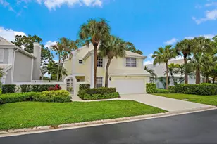 18 Windsor Ln, Palm Beach Gardens, FL 33418 - Photo 2
