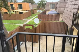 882 Springdale Cir, Palm Springs, FL 33461 - Photo 22