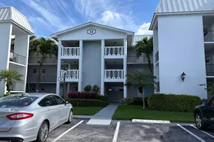 11 Colonial Club Dr, Boynton Beach, FL 33435 - Photo 2